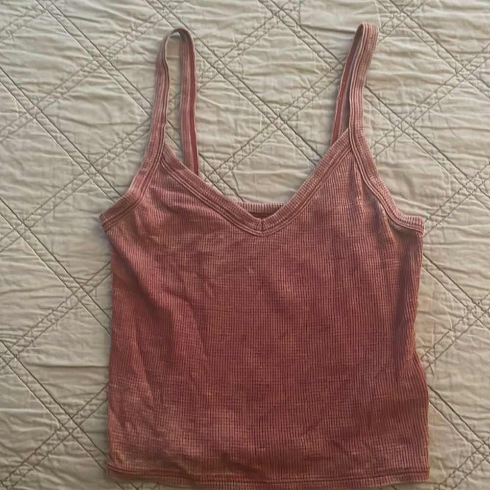 American Eagle distressed red crop top